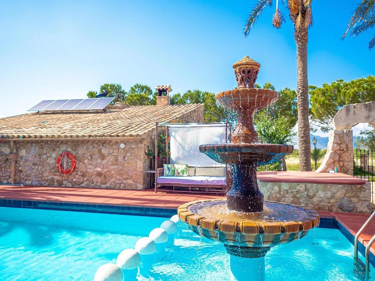 Villa Can Cap de Bou by Alquilair à Pollença