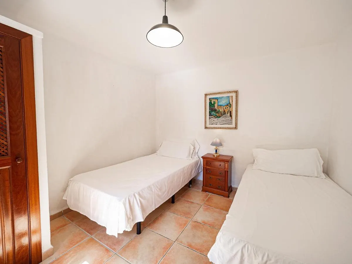 Villa Can Cap de Bou by Alquilair à Pollença Séjour à la ferme